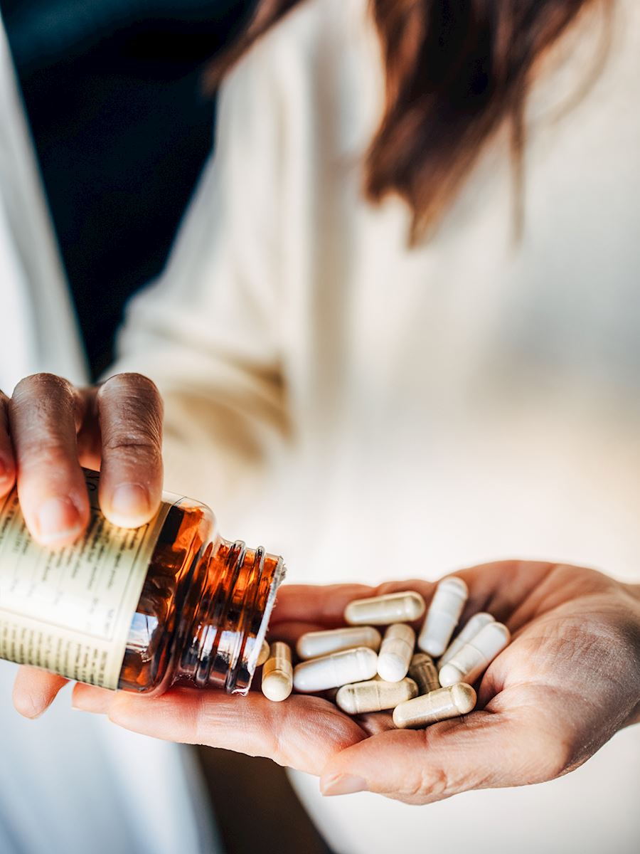 husband and wife at a computer