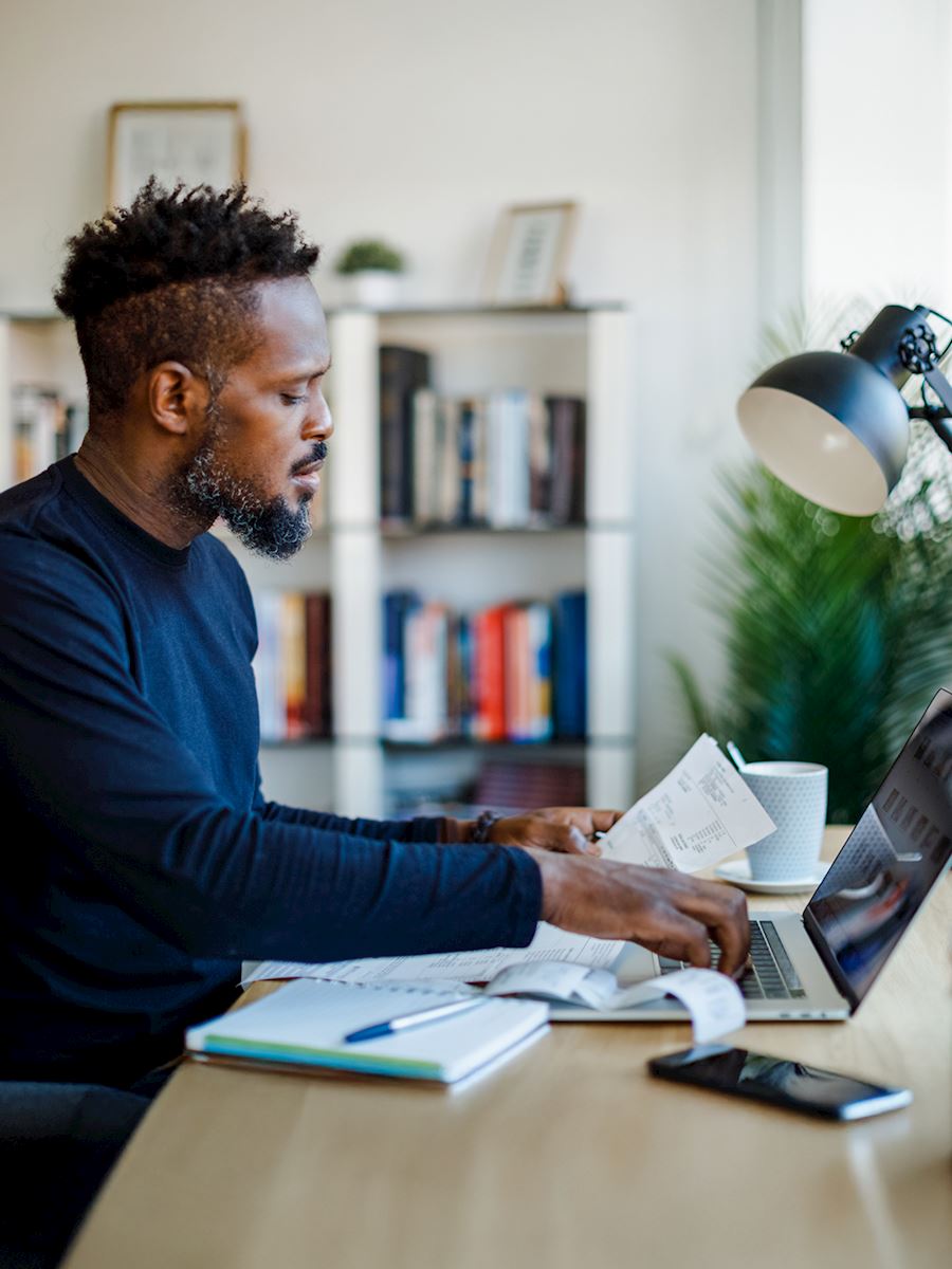 husband and wife at a computer